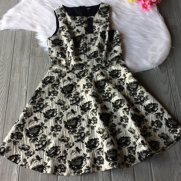 ❤️NWT Apt 9 Dress Floral Metallic Sleeveless Sz10 - Picture 2 of 8